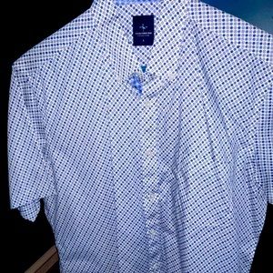 Tailorbyrd Short Sleeved Mens Button-down. Large